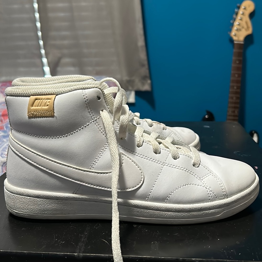 white nike high rise shoes